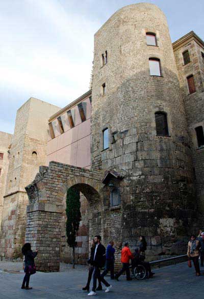 Barcelona Guided Tour Gothic Quarter Roman Aqueduc