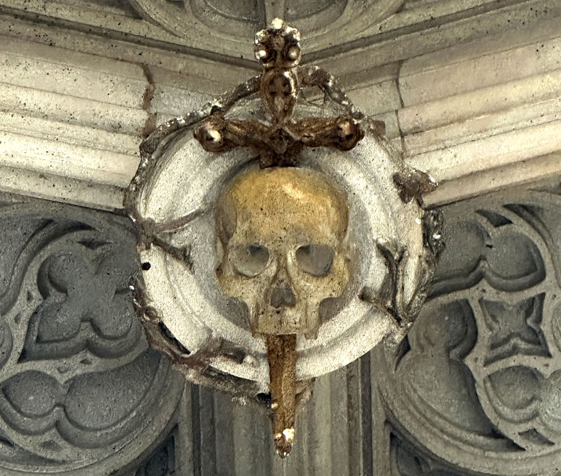 Barcelona Generalitat Enigma Mistery Skull Dagger