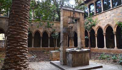 Visite Barcelone La Rambla chapelle et cloitre Santa Anna