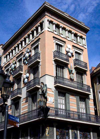 Visite Barcelone La Rambla Maison des parapluies